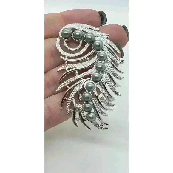 Vintage Sarah Coventry Feather Fantasy Brooch Clip Earrings Faux Pearl Gift Set - Picture 6 of 12